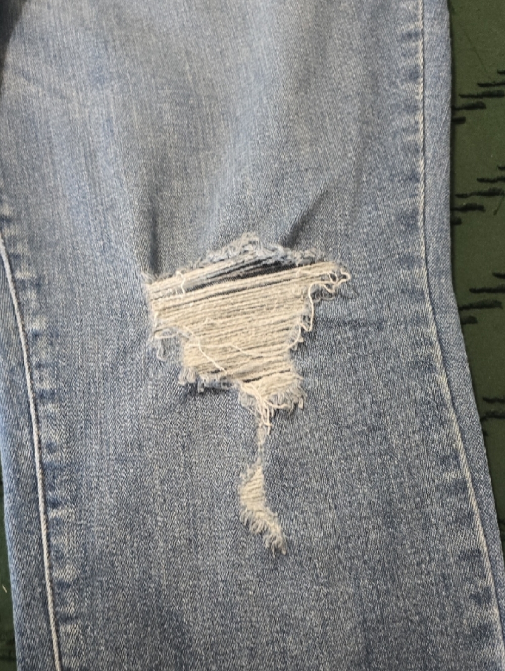 a.n.a Light Blue High-Rise Button-Fly Jeans - Picture 3 of 10